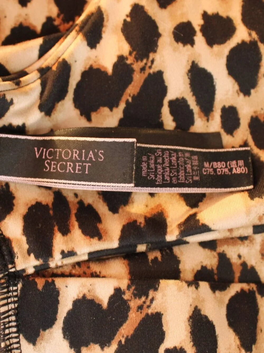 Victoria's Secret Leopard Print Wireless Bralette V-Neck Cutout Back Size Medium